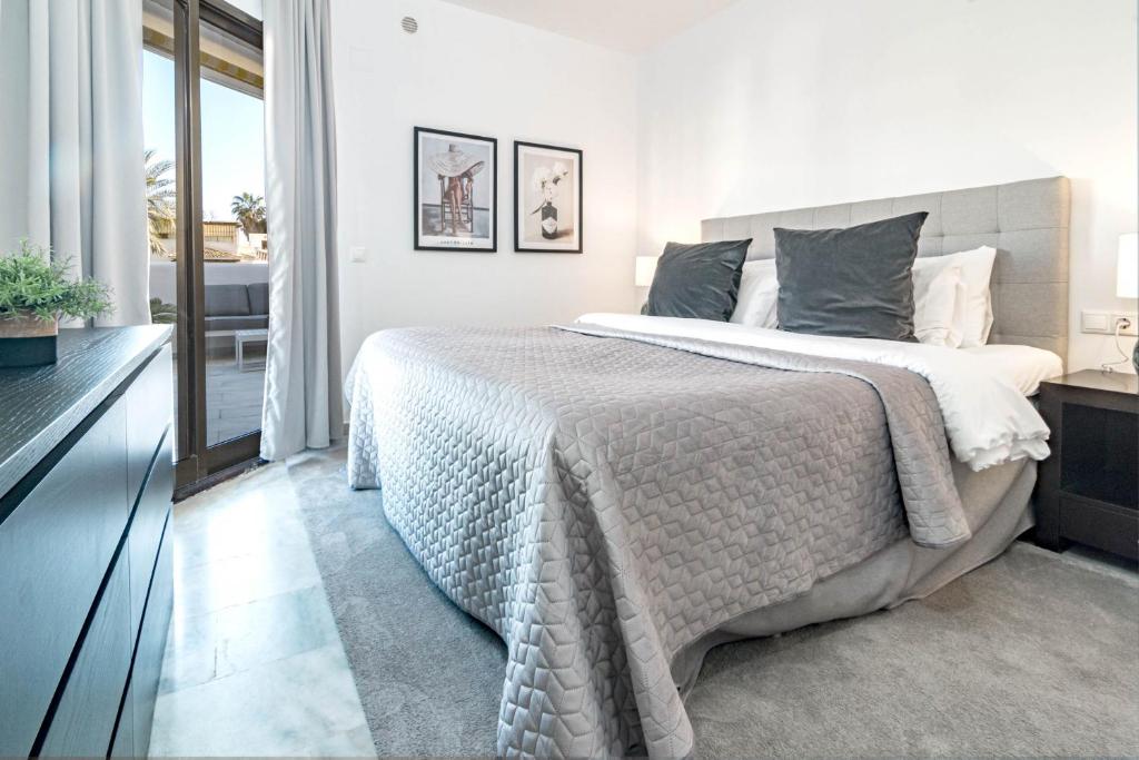 Postel nebo postele na pokoji v ubytování GBH - Casa Golden beach by Roomservices