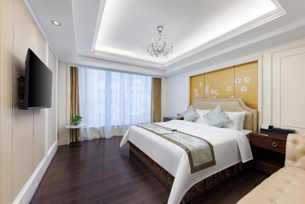 Postel nebo postele na pokoji v ubytování Sunflower Hotel &Residence, Futian Port Branch