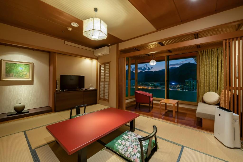 TV a/nebo společenská místnost v ubytování Kinugawa Grand Hotel Yumenotoki