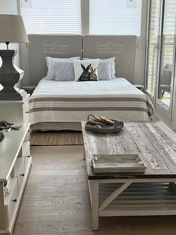 Posteľ alebo postele v izbe v ubytovaní Morski Apartament Hampton w Playa Baltis