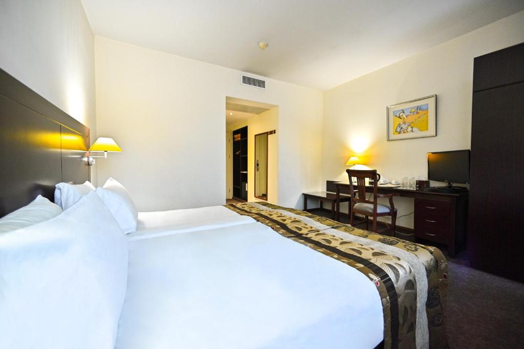 Postel nebo postele na pokoji v ubytování Europe Hotel
