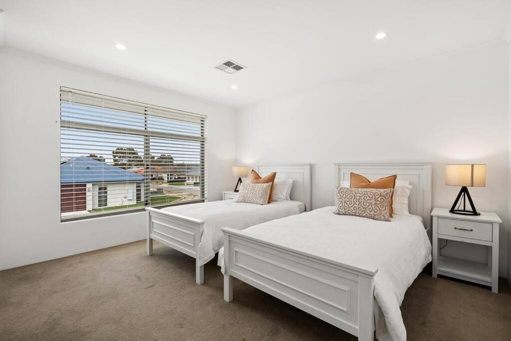 Modern Minimalistic Home 3BR - Housity