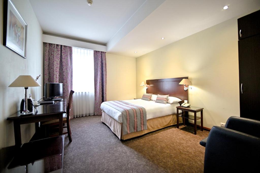 Postel nebo postele na pokoji v ubytování Europe Hotel