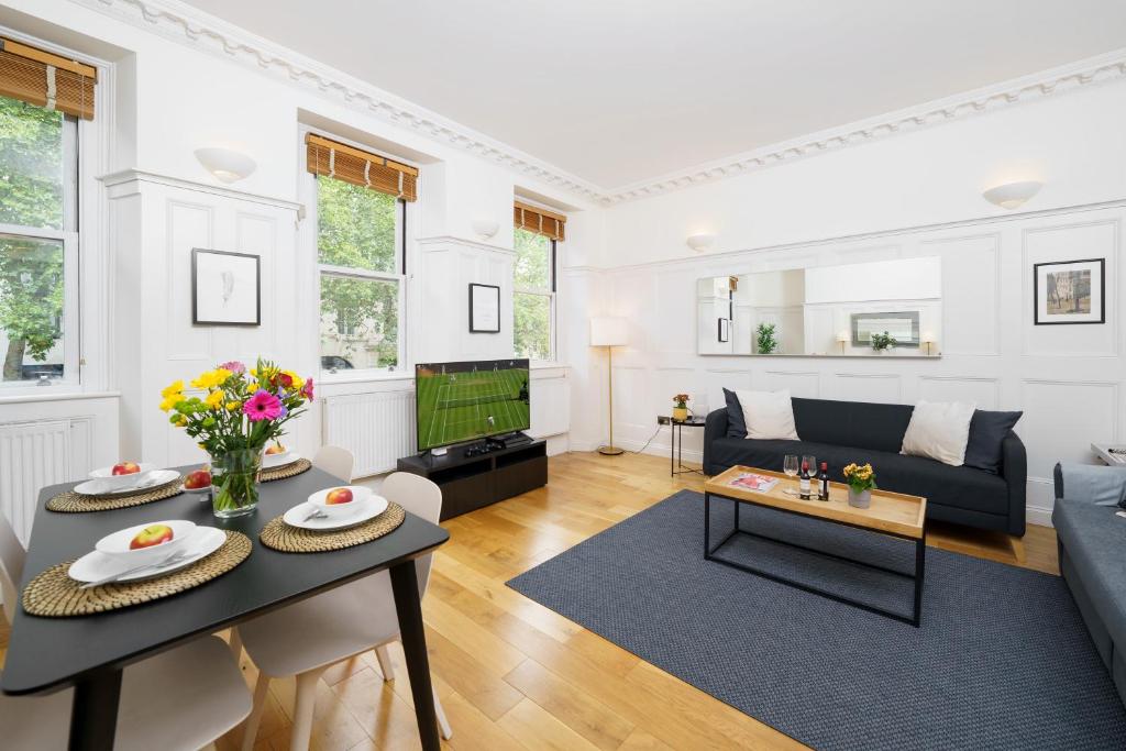 אזור ישיבה ב-2 Bedr, 3 Beds, 1 Bath Thames, Trafalgar SQ