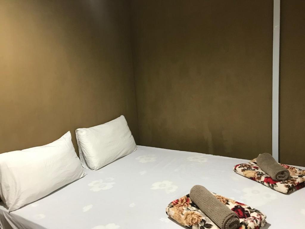 Postel nebo postele na pokoji v ubytování Nusantara Mattwaddien Hostel