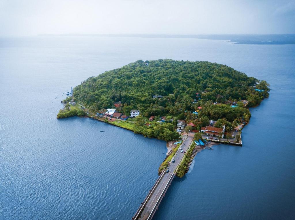 2 Beds Affordable Island View with swimming pool - Housity