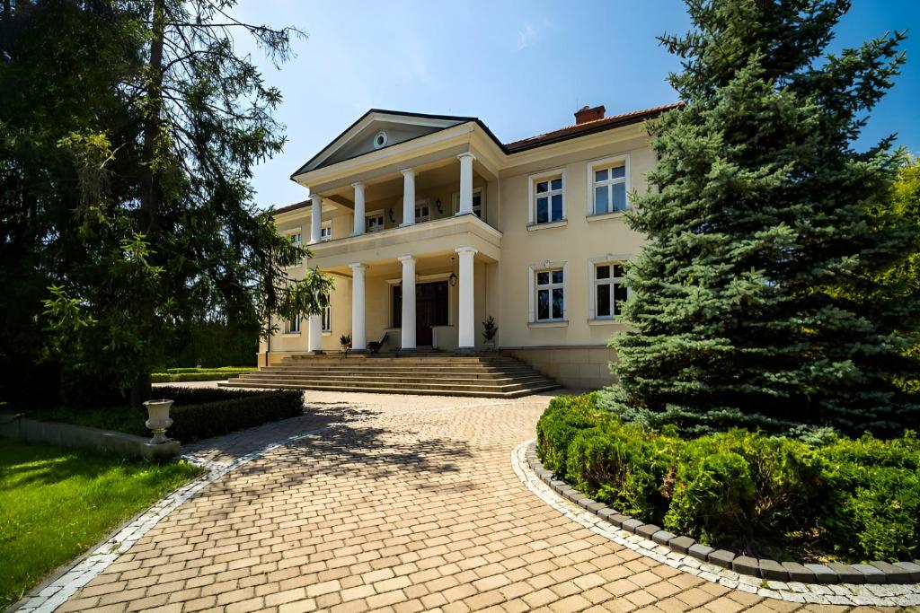 Experience History - Stunning Mansion near Krakow