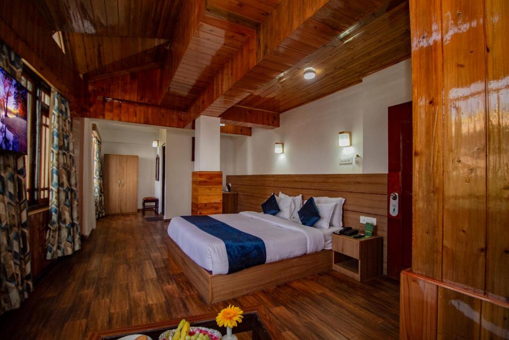 Postel nebo postele na pokoji v ubytování Central Heritage Resort & Spa Formerly Fortune ITC Resort