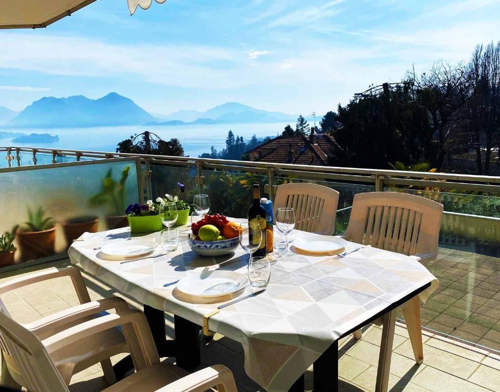 a table with a bowl of fruit on a balcony at Marconi Lake View in Baveno