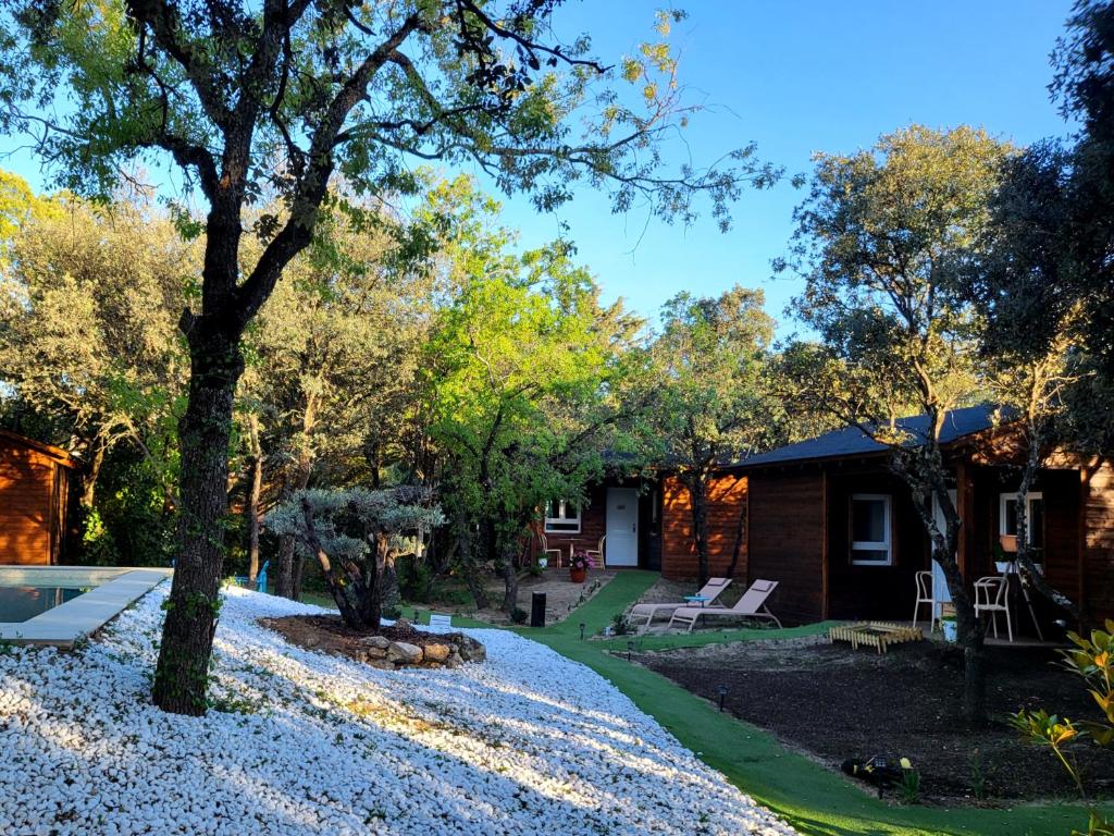 Vonkajšia záhrada v ubytovaní Casa Rural de Rafael Cabañas de Madera