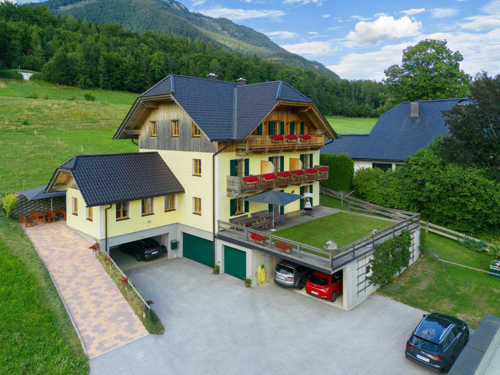 an overhead view of a house with a driveway at Haus Hödlmoser in St. Wolfgang