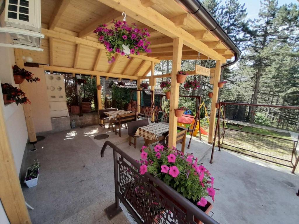 Balkón nebo terasa v ubytování Apartmani Jela Tara