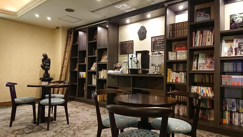 Knihovna v hotelu