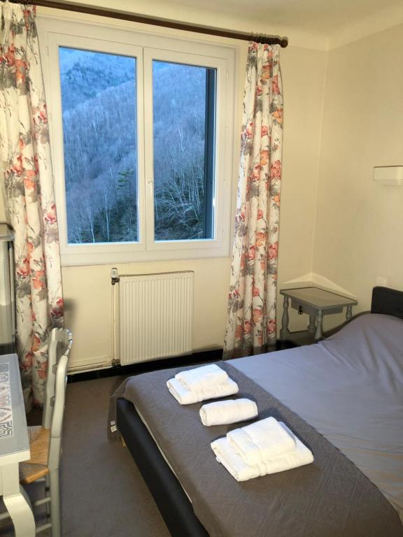 Ein Bett oder Betten in einem Zimmer der Unterkunft H&ocirc;tel Le Val Du Tech