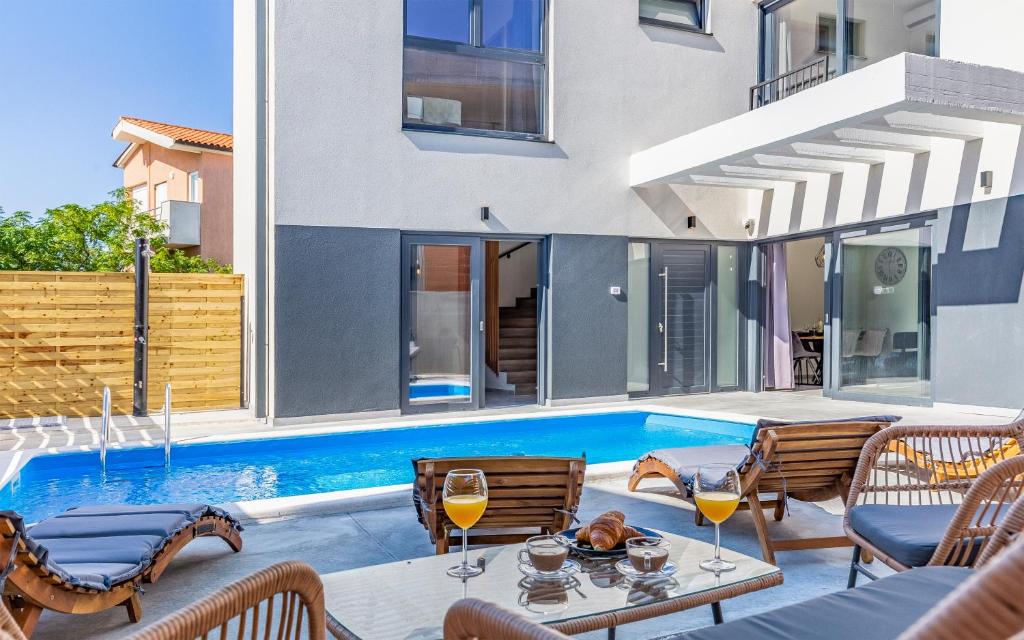 Villa RougeMarin - Rouge with private pool