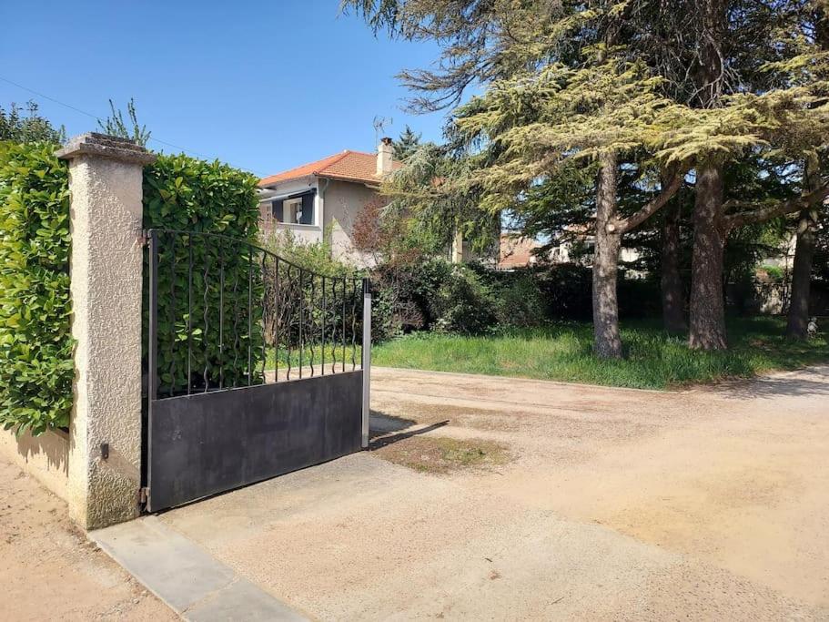 Budynek, w którym mieści się apartament