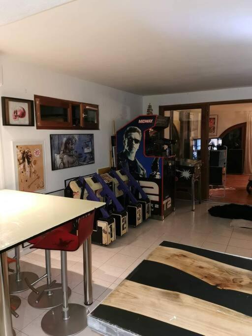 Część wypoczynkowa w obiekcie Loft ravissant avec jacuzzi et parc
