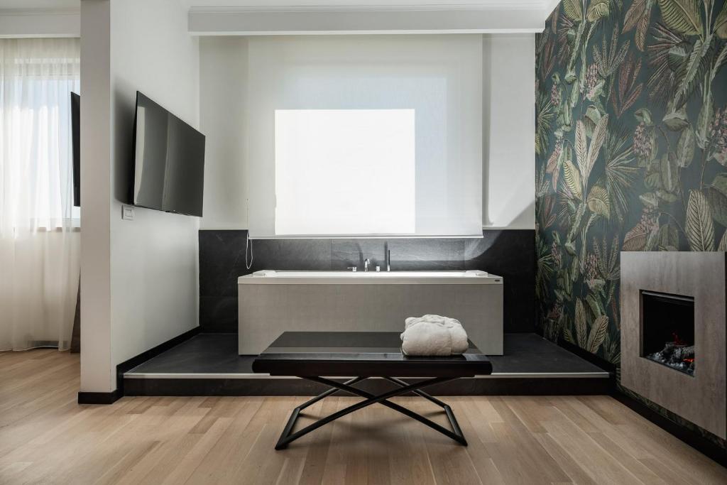 Televízia a/alebo spoločenská miestnosť v ubytovaní Mitico Hotel & Natural Spa