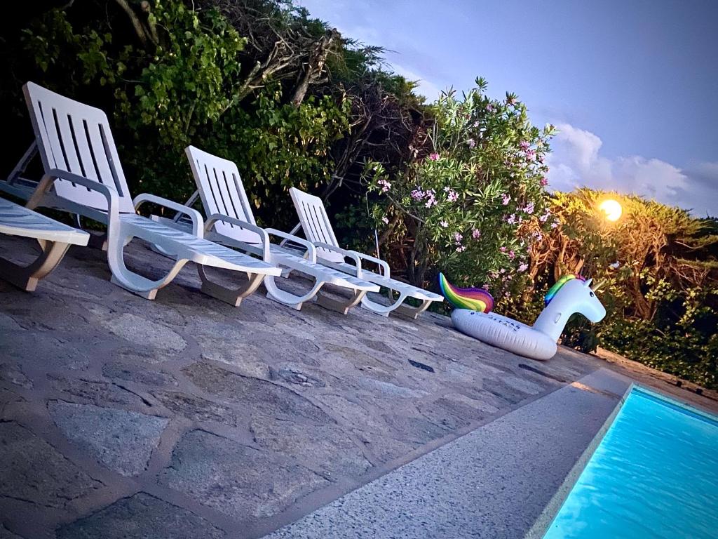 Bazén v ubytování Luxury home Paraiso with pool and gym nebo v jeho okolí