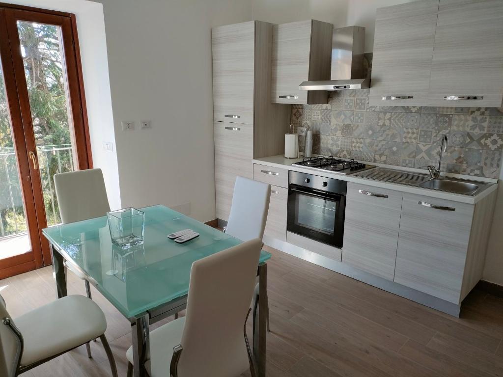 Kuchyň nebo kuchyňský kout v ubytování Villa Lante Viterbo Apartment