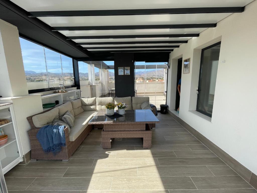 Posedenie v ubytovaní BM5A, Gran ático duplex con dos terrazas cerca el mar