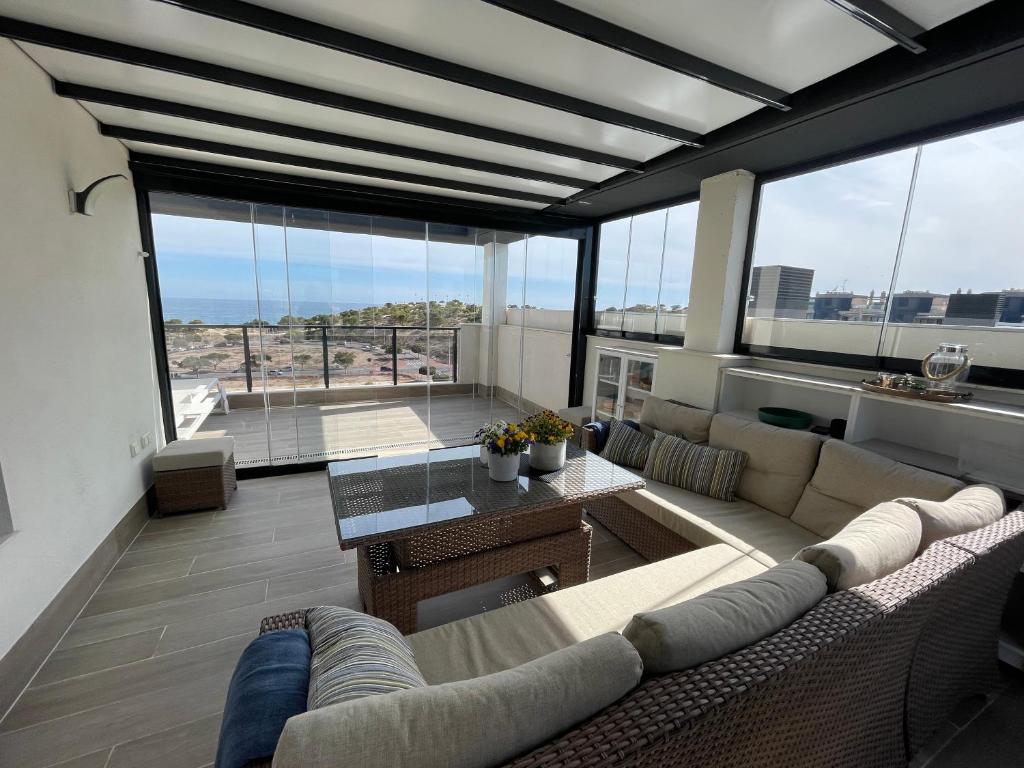 Posedenie v ubytovaní BM5A, Gran ático duplex con dos terrazas cerca el mar