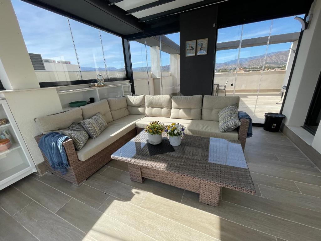 Posedenie v ubytovaní BM5A, Gran ático duplex con dos terrazas cerca el mar