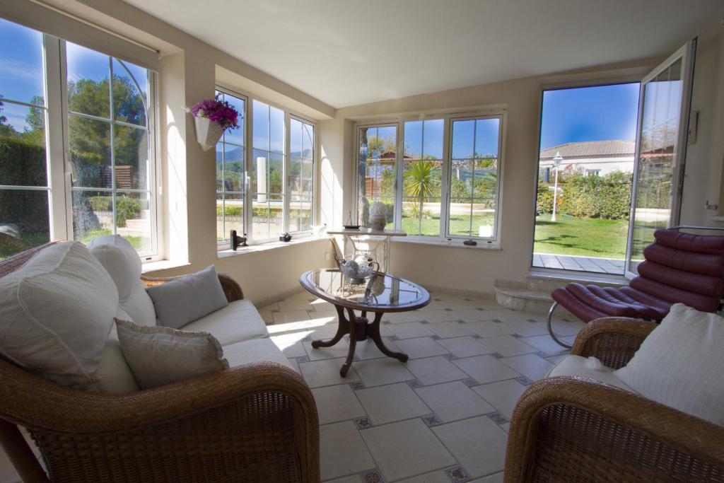 Catalunya Casas Close to Salou and just steps from the village! - Villa With Private Pool