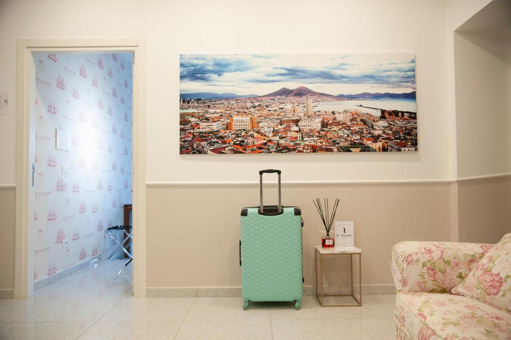 a room with a couch and a painting on the wall at Le Angioine Rooms in Naples