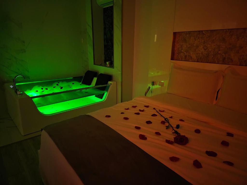Colț de Rai Reşița ( Centru ) - Room King Con Baño De Spa
