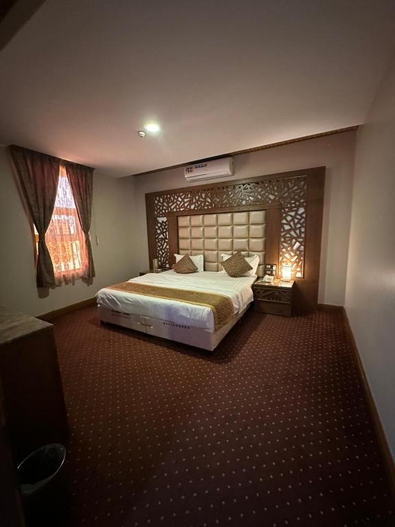 Postel nebo postele na pokoji v ubytování Leen Serviced Apartments-لين للشقق المخدومه