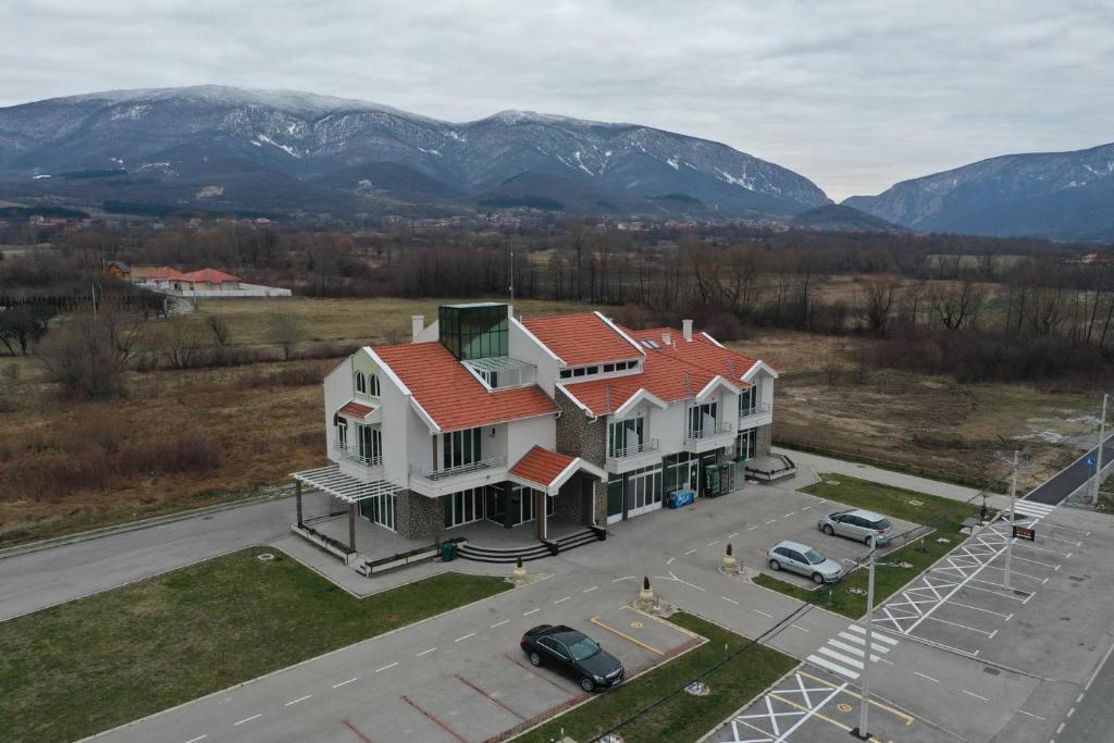 an aerial view of a house with mountains in the background at Kristal Apartmani - Banja Ždrelo in Ždrelo