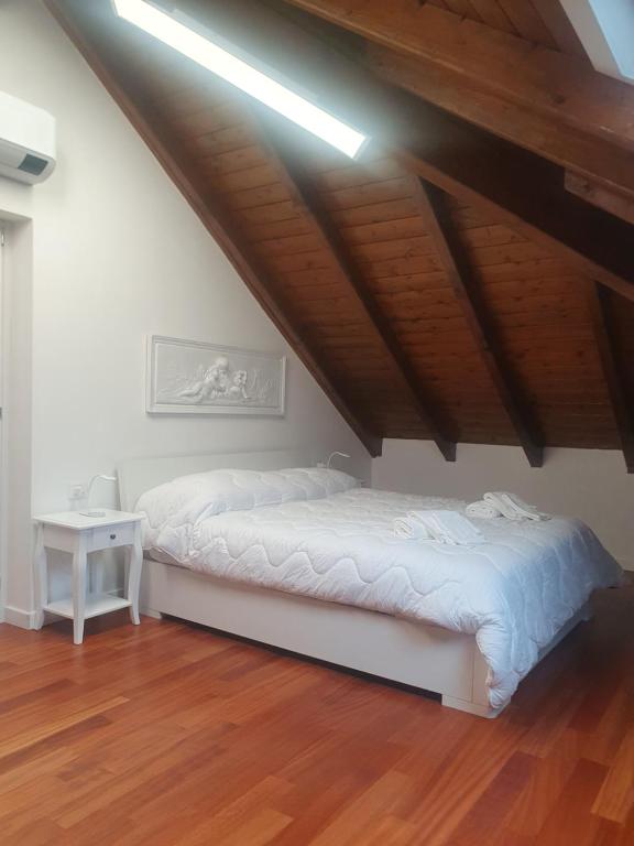 Postel nebo postele na pokoji v ubytování Villa Mariel Lago Maggiore