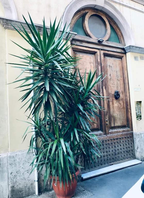 The facade or entrance of Roma Da Noi Suite