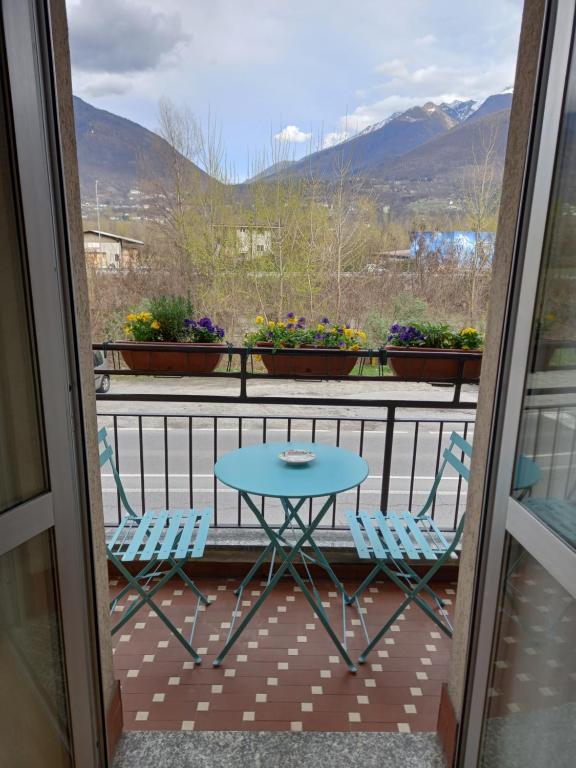 a patio with a table and chairs on a balcony at Ossola Bella la tua casa in Domodossola