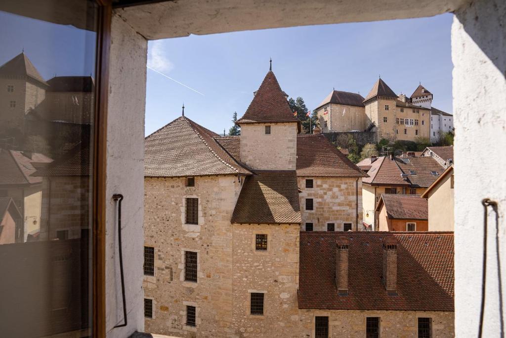 Fotografia z galérie ubytovania La Suite du 10 - Nice studio with view on the Canal and the Castle v destinácii Annecy