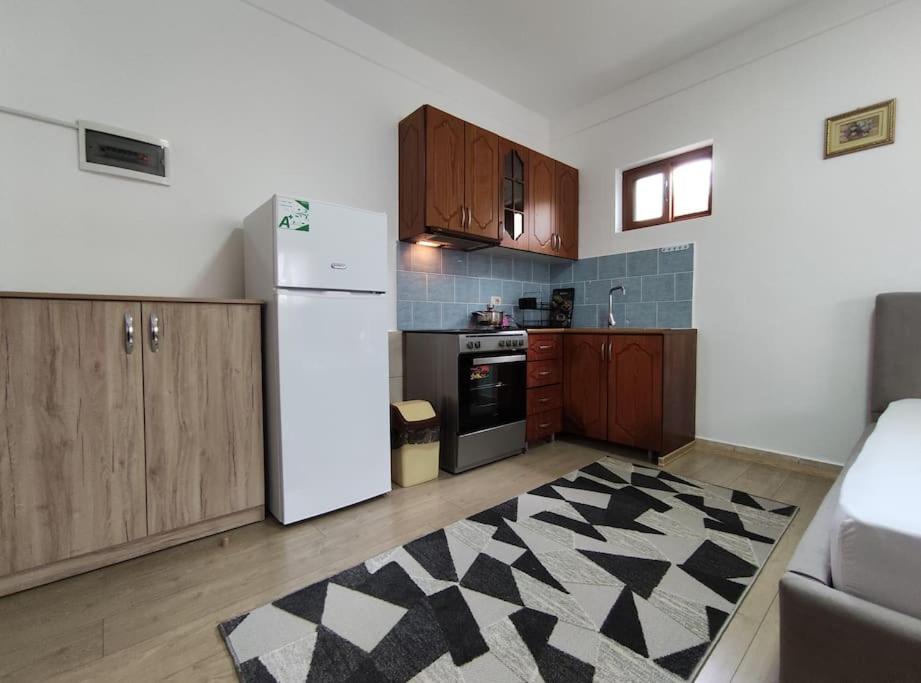Dona's Studio Apartment - Imazhi 8