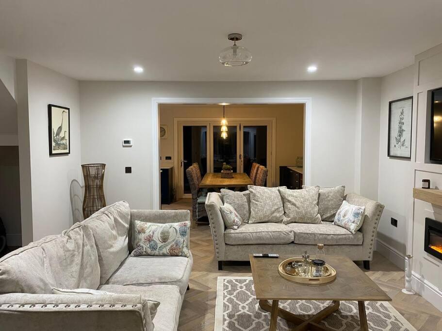 Brand New Property Grove House, Short walk to beach., Sandown (updated