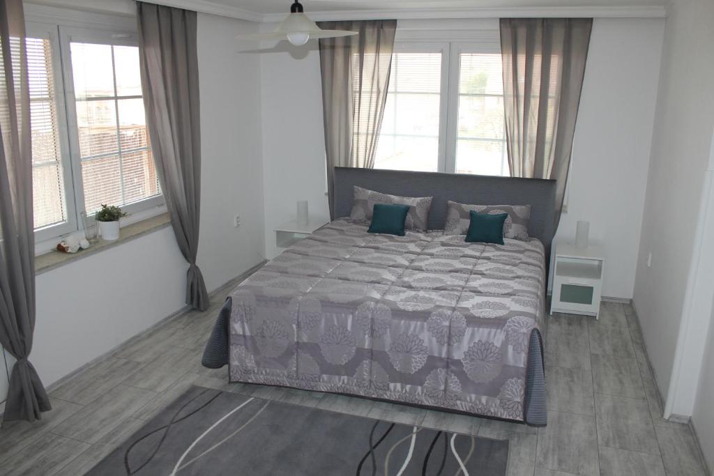 Postel nebo postele na pokoji v ubytování Apartmán Lípa Mikulov