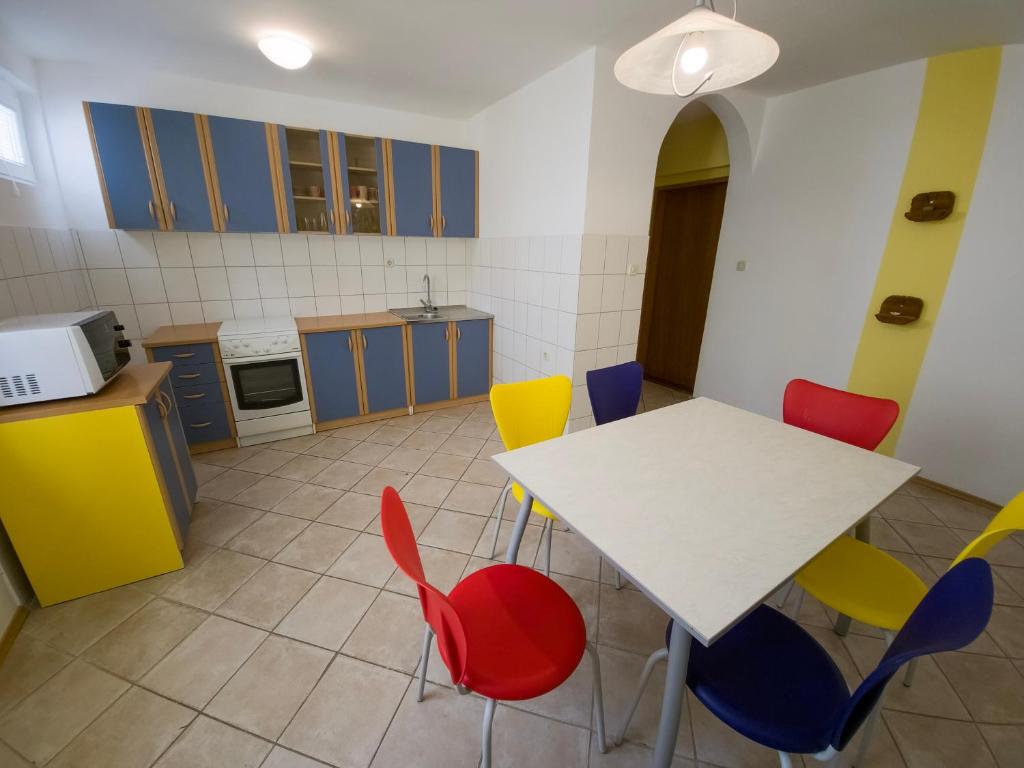 Kuchyňa alebo kuchynka v ubytovaní Apartments Cacija
