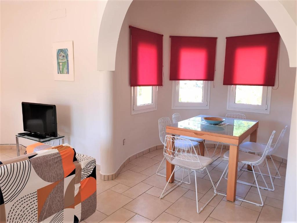 Televízia a/alebo spoločenská miestnosť v ubytovaní Villa Redonda II