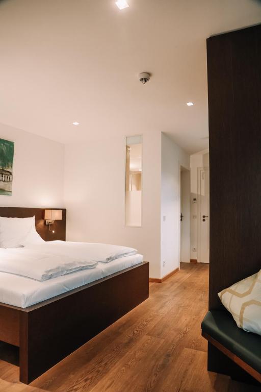Hotel Hofwirt Neubeuern - Large Double Room