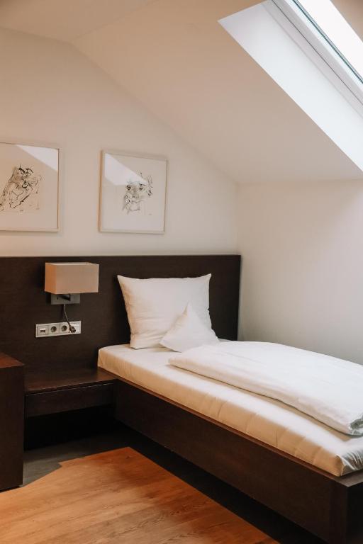Hotel Hofwirt Neubeuern - Handicap Accessible Twin Room