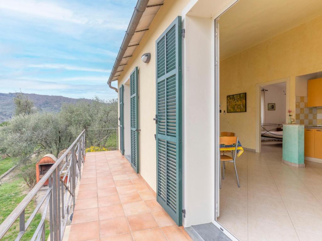 un balcón de una casa con vistas a las montañas en Apartment Joy - IMP521 by Interhome, en Imperia