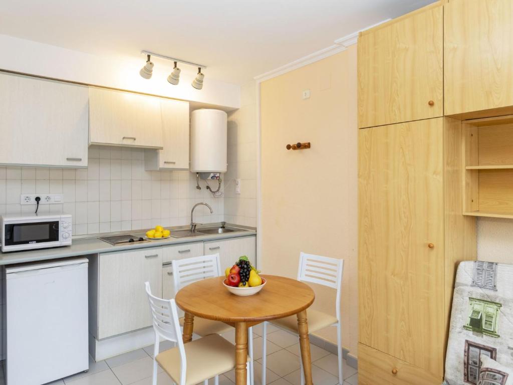 A kitchen or kitchenette at Apartment Residencial Manureva II by Interhome