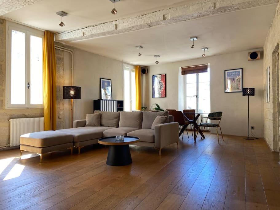 Fotografia z galérie ubytovania Bel appartement avec vue sur le Palais des Papes v Avignone