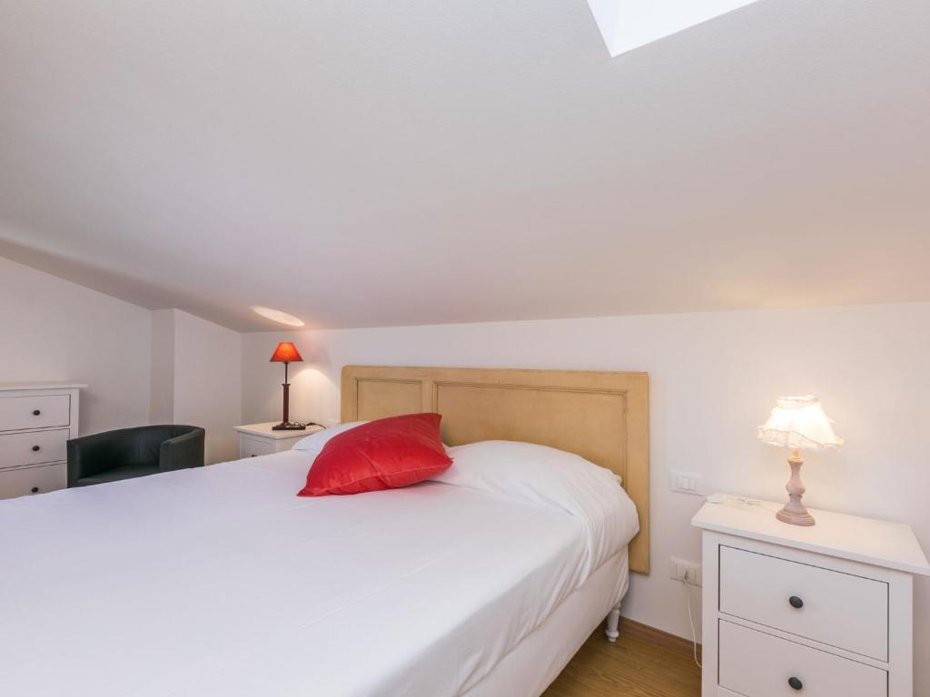 A bed or beds in a room at Holiday Home Melograno-2 by Interhome