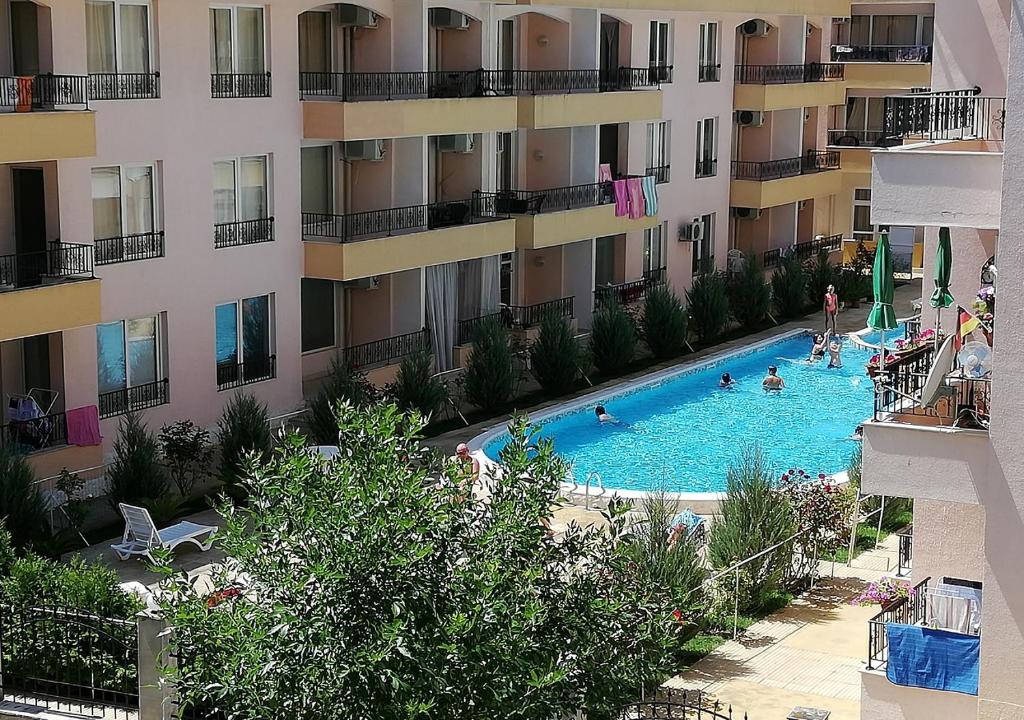 an overhead view of a swimming pool in front of a building at Charis Cozy Family apart at Sun Village Complex close to the Beach in Sunny Beach