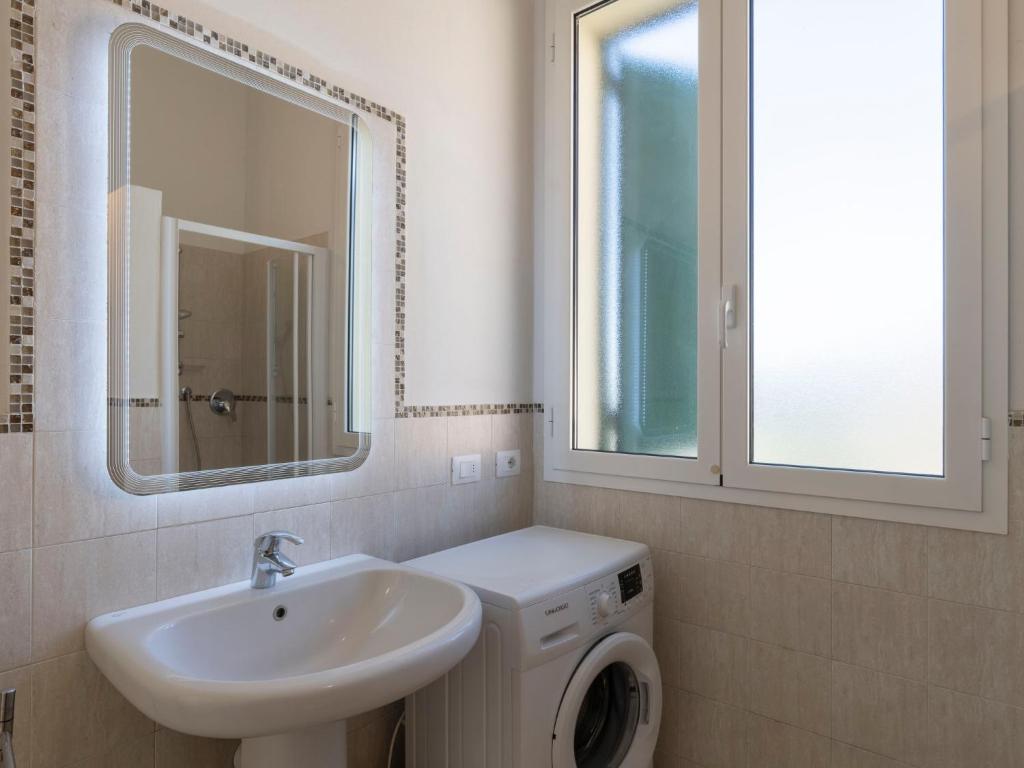Kúpeľňa v ubytovaní Apartment Origano by Interhome