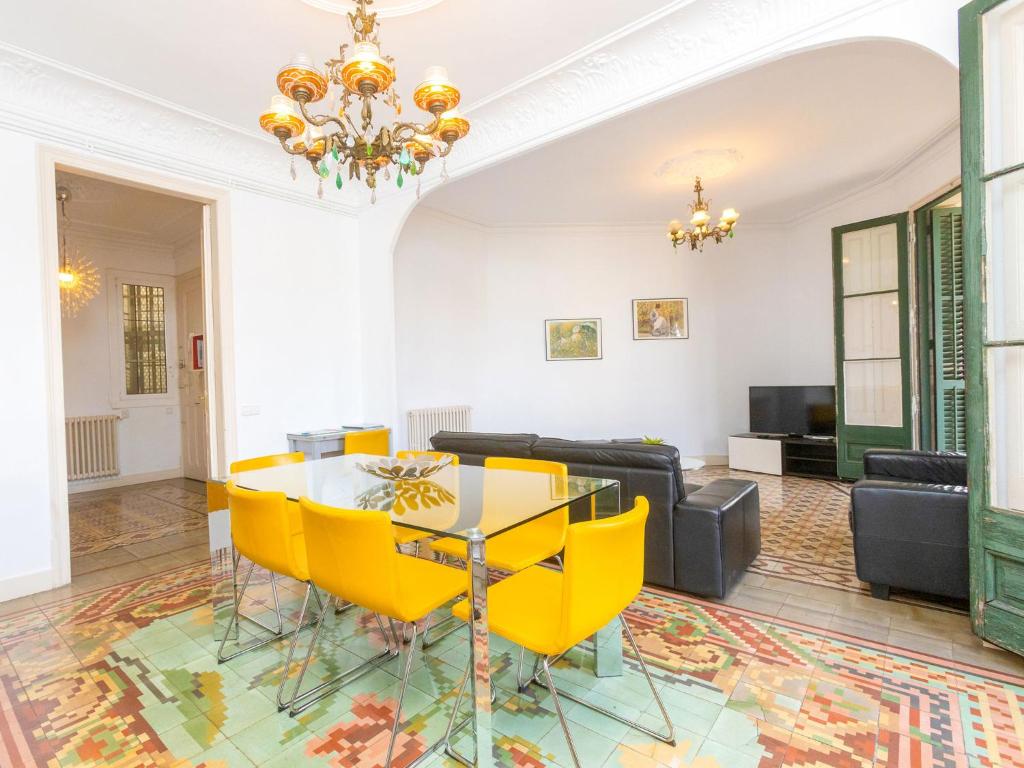 Posezení v ubytování Apartment Eix-Dret-Roger de LLuria-Valencia by Interhome